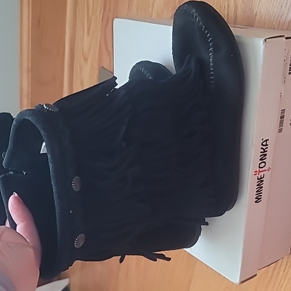 Youth Size 3 Minnetonka black 3 layer fringe boot - Picture 2 of 6